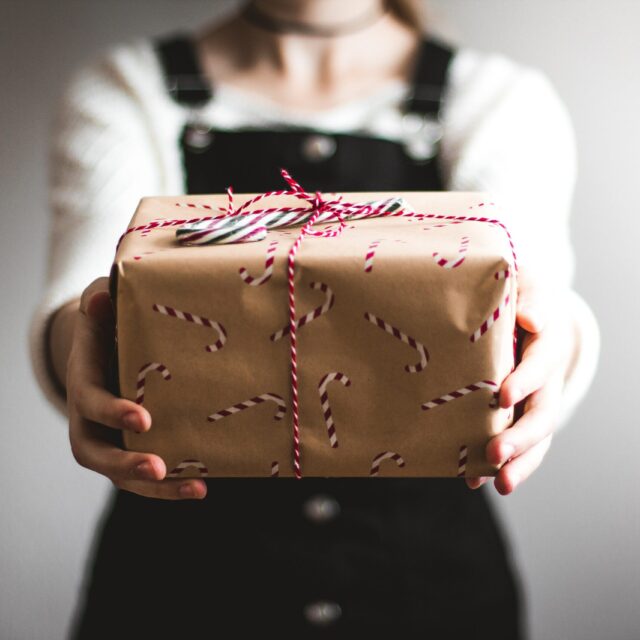 Nachhaltig Weihnachten feiern: Geschenke grün verpacken