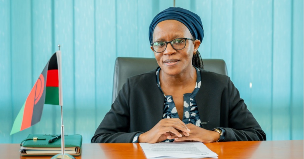 Ein Portrait von Rachel Chimbwete Phiri, Expertin für Bildung.