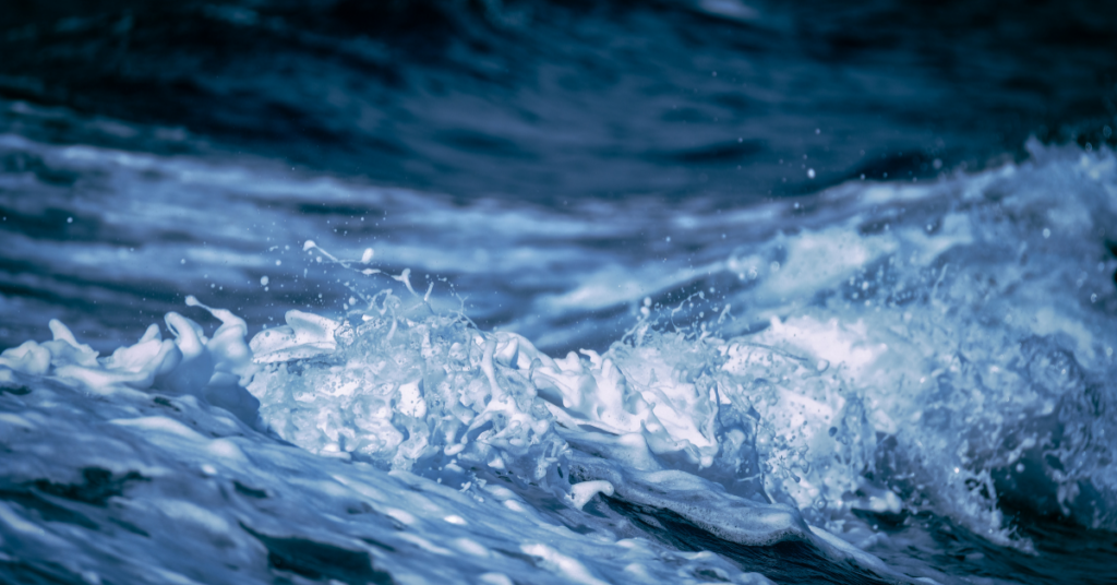 Wasser und Welle im Ozean 