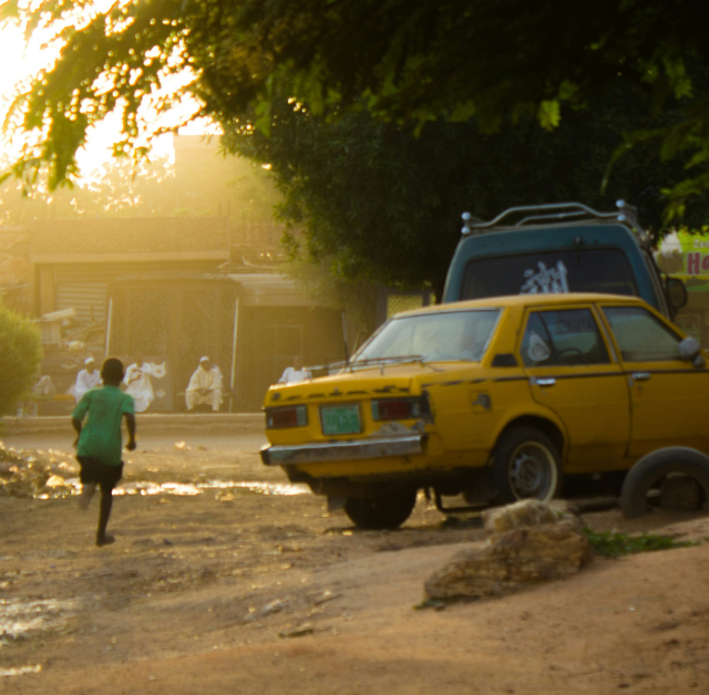 Sudan: Kinder im TikTok Feed