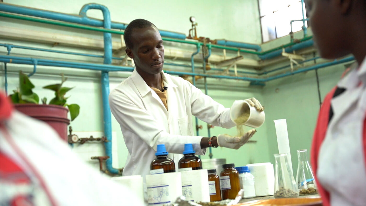 Kenyan innvoator in the lab